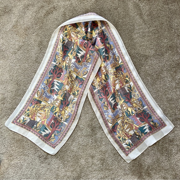 Flora and Fauna Scarf - Picture 2 of 7